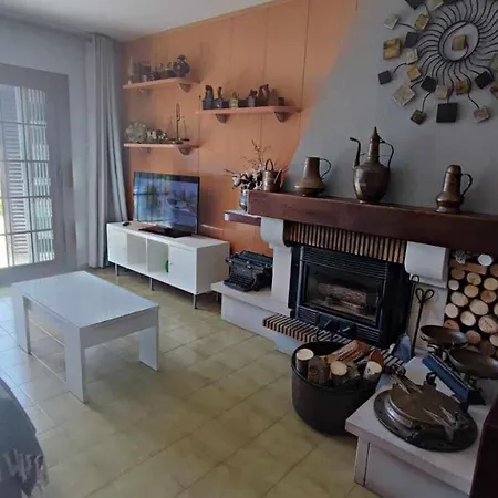 Casa Aurora, Piscina , Wifi, Jardin 5-6 Pax * 赫罗纳