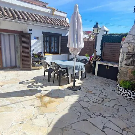 Casa Aurora, Piscina , Wifi, Jardin 5-6 Pax * Жирона