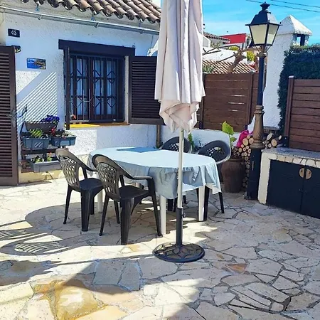 Casa Aurora Piscina Wifi Jardin 56 Pax Holiday home *